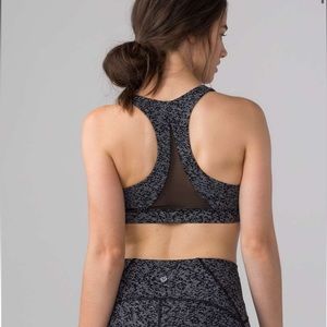 Lulu Lemon Women’s Sports Bra (size: 4)